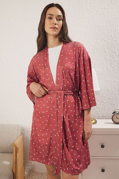 Trendyol Collection Gebündelter, herzförmiger, gerippter Strickmantel mit rotem Gürtel THMSS25SB00004