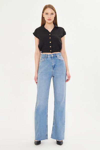 Trendyol Collection Hellblaue, ausgeschnittene, verblasste Vintage-Jeans mit hoher Taille und geradem Bein TWOAW25JE00378