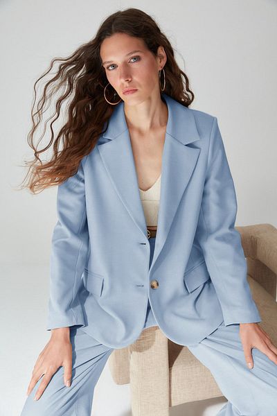 Trendyol Collection Hellblaue, gewebte Blazerjacke mit regulärem Futter in limitierter Auflage TWOAW23BC00132