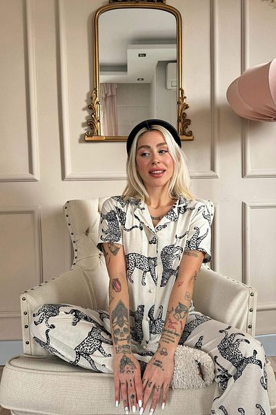 Pijamaevi Kurzärmliges Pyjama-Set für Damen mit Gepard-Print und Knopfleiste vorne