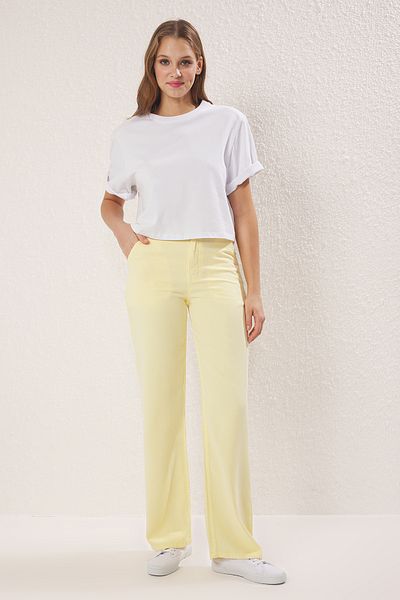 Trendyol Collection Gelb Mehr langlebig 100% Tencel ™   Jeans mit niedriger Taille und weitem Bein