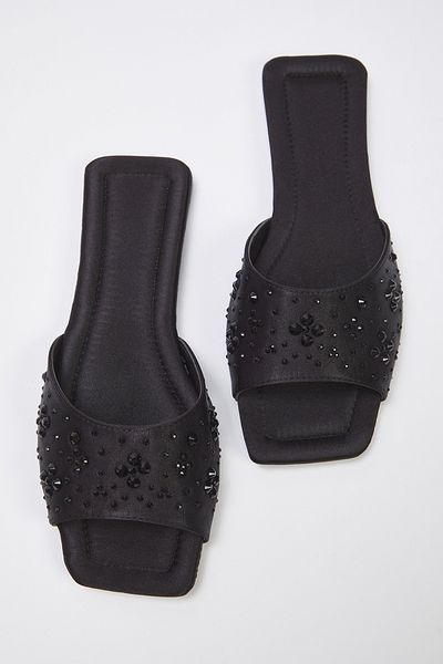 TRENDYOL SHOES Stylové dámské pantofle Black Stone Satin TAKSS25TE00025