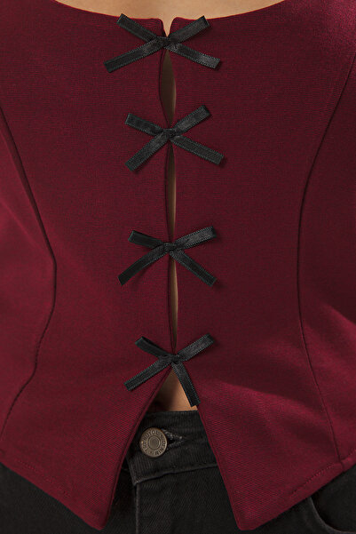 Trendyol Collection Vínová stuha šněrování Detailní přiléhavý čtvercový límec Pletená halenka s nulovým rukávem TWOSS25BZ00147