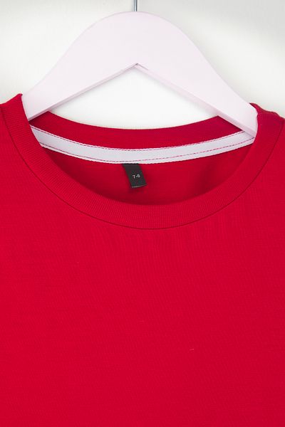 TRENDYOLKIDS Czerwona koszulka unisex z krótkim rękawem wykonana w 100% z bawełny