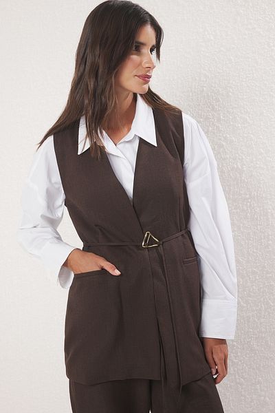 Trendyol Modest Braunes, gewebtes Oberteil- und Unterteil-Set mit Gürteldetail an der Taille TCTSS25US00036