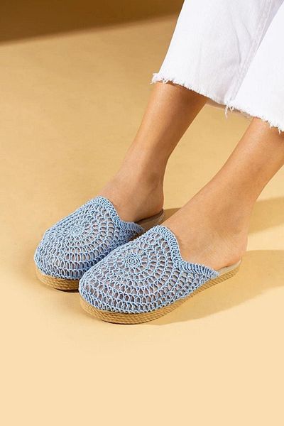 FUGA MODA Papuci Ottawa Baby Blue cu paie circulare brodate, închise în față
