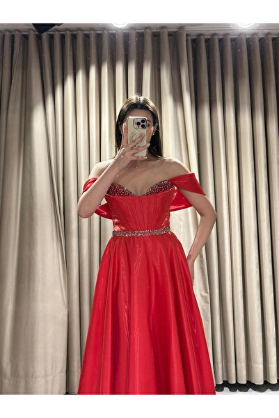 Kaleiçi Yıldızlar Kırmızı Yakası Taşlı Balenli Organze Elbise
