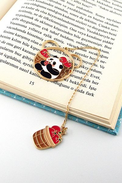 Solfera Σελιδοδείκτης Panda Eating an Apple - Μεταλλικός σελιδοδείκτης Book Reader