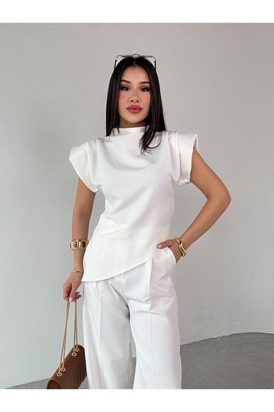 Cappmoda BLZ-06276 Bluză albă cu fermoar la spate, cu tăietură asimetrică