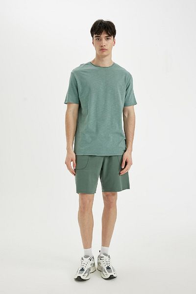 DeFacto Einfache Slim-Fit-Shorts mit schmalem Bein und Taschen – B8673ax24sm
