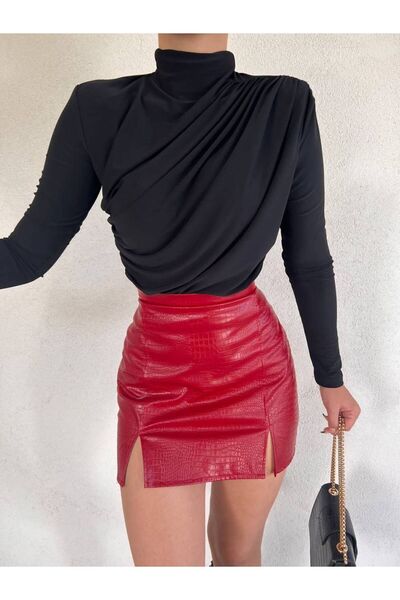 hiraz fashion بلوزة من القماش الرملي باللون الأسود من Kasin، بأكتاف وخصر مجمعين