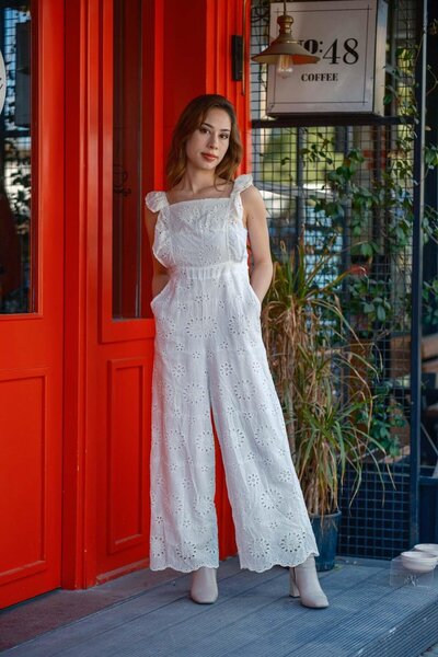Miss Boheme Beyaz Brodeli Sırtı Açık Tulum