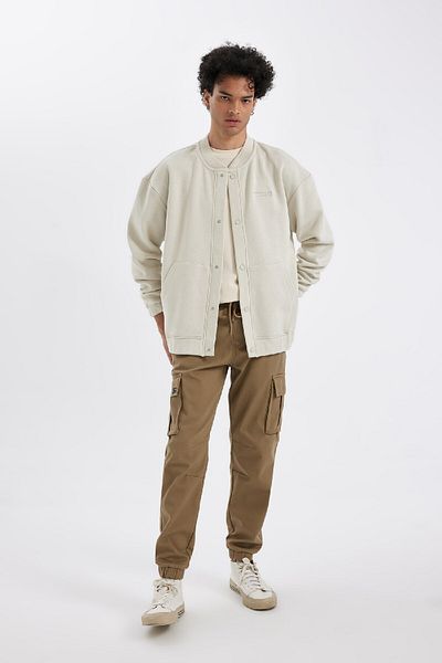 DeFacto Κλείσιμο με κουμπωτό κολάρο Oversize Bomber Cardigan - Μαλακό τρίχωμα, Τσέπες C7057ax24au