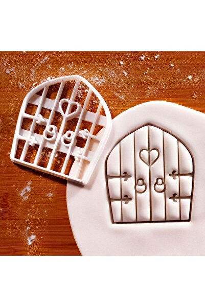 Hobist باب بيت الحكاية الخيالية مع قوالب البسكويت والبلاستيسين