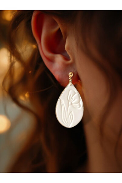 La fee aksesuar Altın Kaplama Küpe Aparat & Beyaz Çiçek Gold Kenar El Yapımı Polimer Kil Küpe