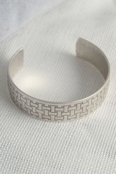 Clariss Authentic Silver Color Motif Embroidered Detail Plate Men's Bracelet