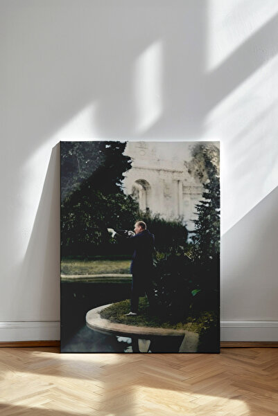 Kanvaspera M. Kemal Atatürk Baston İle Nişan Alıyor - Kanvas Tablo