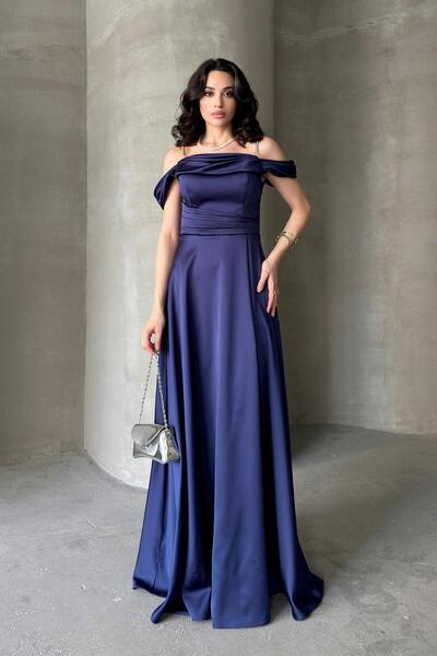 Serica Moda Βραδινό σατέν φόρεμα με χαμηλό μανίκι με λουράκι σε μπλε ναυτικό