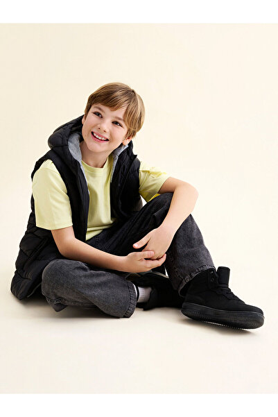 LC Waikiki Nevavm Hooded Boys' Inflatable Vest with Difference in Color