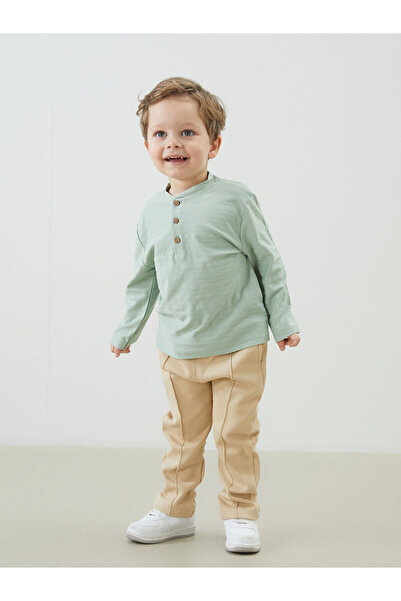 LC Waikiki تي شيرت وبنطلون رياضي للأطفال الأولاد من Green Hakim مكون من قطعتين