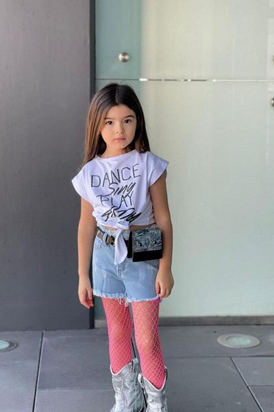 Hilal Akıncı Kids Tricou imprimat pentru dans pentru fete, pantaloni scurți din denim, set de 2 piese