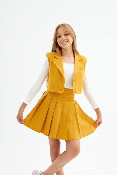 Hilal Akıncı Kids Girl's Fabric Covered Button Detailed Padded Vest White Badi Pleated Skirt 3-Piece Set