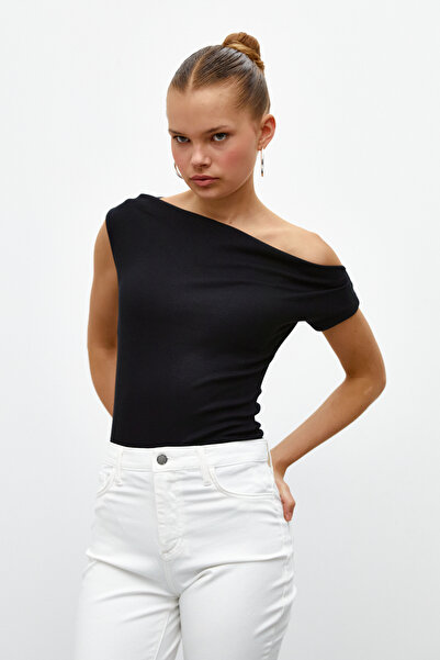 urban focus Asymmetric Collar T-Shirt