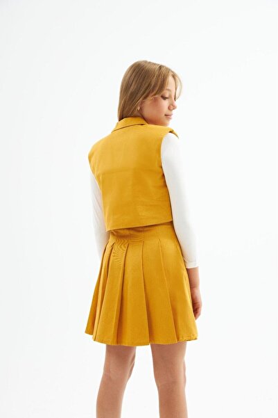 Hilal Akıncı Kids Girl's Fabric Covered Button Detailed Padded Vest White Badi Pleated Skirt 3-Piece Set