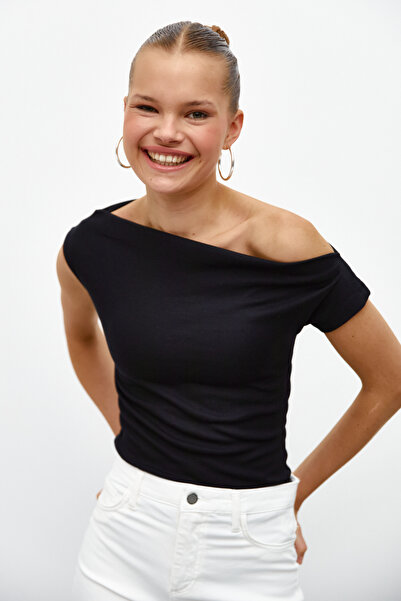 urban focus Asymmetric Collar T-Shirt