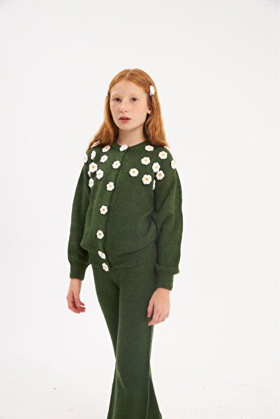 Hilal Akıncı Kids Kız Çocuk Çıtçıtlı Papatya İşlemeli Triko Hırka Renkli Triko Pantolon Saç Tokası 3'lü Takım