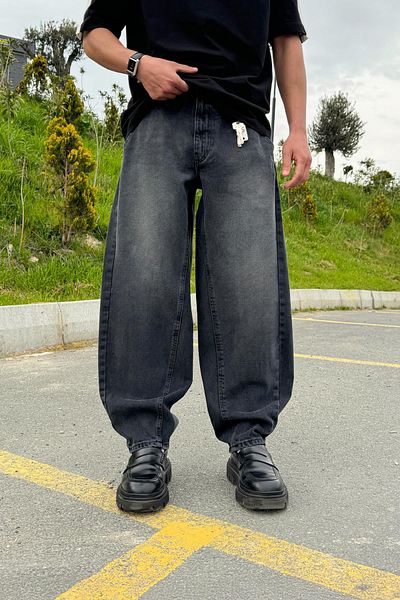 Flaw Wear Baggy Jean with Back Belt Detail
