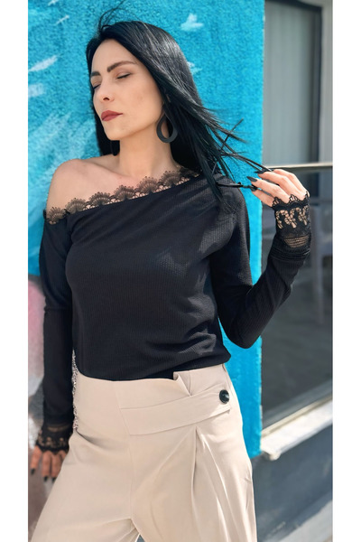 JANES Kadın Uzun Kollu Tek Omuzu Açık Dantelli Burgu Bluz - Siyah