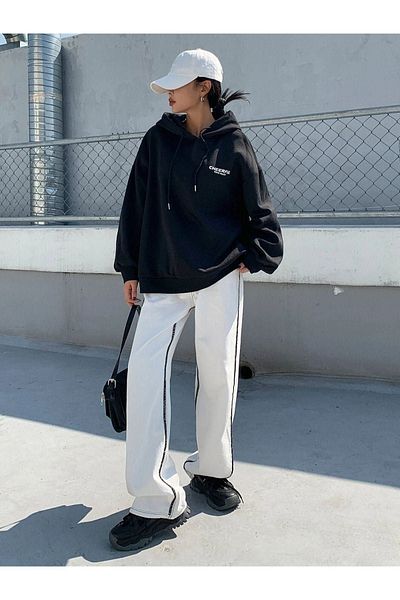CLAYES Cheerful Holiday Sweatshirt - Black Printed Oversize Hoodie