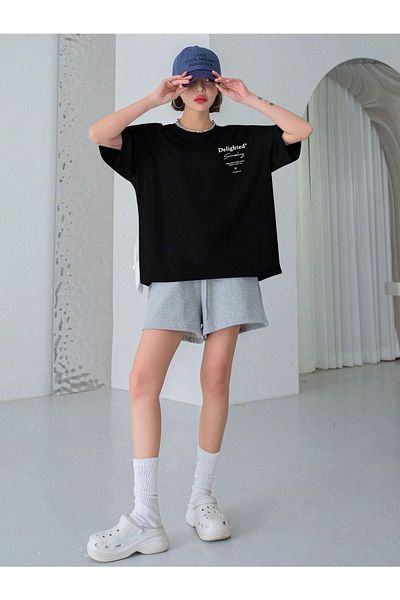 CLAYES Delighted T-shirt - Μαύρο εμπριμέ κοντομάνικο μπλουζάκι με λαιμόκοψη