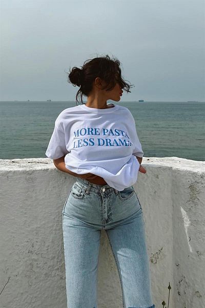 CLAYES Μπλουζάκι Less Drama - Μπλουζάκι με κοντό μανίκι με λαιμόκοψη σε λευκό στάμπα