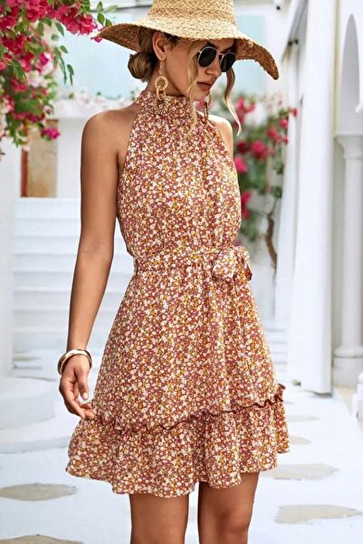 Mossta Пола с халтер врат, рокля с набори и колан и кафе