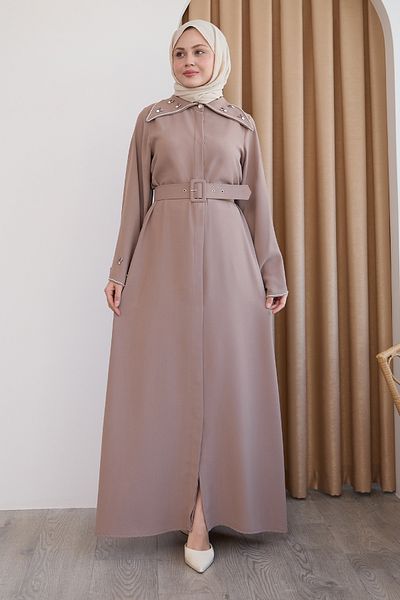 InStyle Abaya bej cu guler triunghi cu pietre