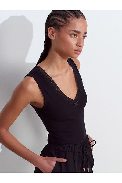 Dilvin 31778 Lace Detailed Top-Black
