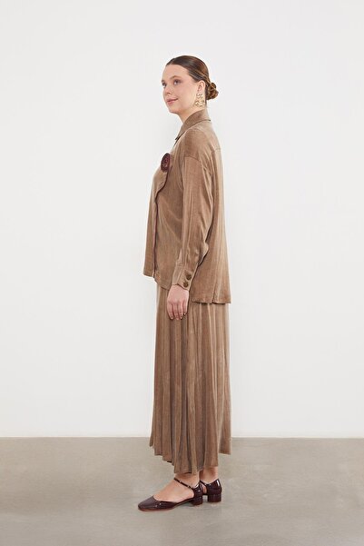 Levidor Camel Cupra Skirt Set with Rose Detail on the Front and Buttons