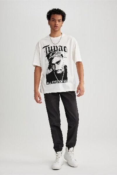 DeFacto T-shirt Tupac Shakur Oversize με φαρδιά εφαρμογή με λαιμόκοψη με κοντό μανίκι B2002ax23hs