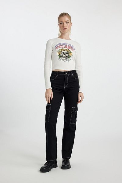 DeFacto Attack on Titan Fitted Long Sleeve Crew Neck T-shirt B3030ax23au