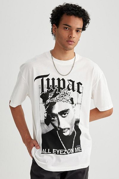 DeFacto T-shirt Tupac Shakur Oversize με φαρδιά εφαρμογή με λαιμόκοψη με κοντό μανίκι B2002ax23hs
