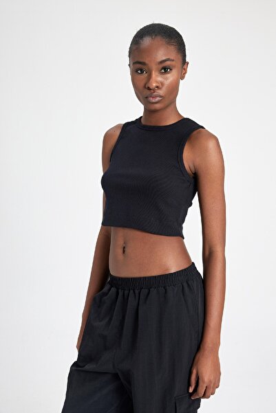 DeFacto Fit Slim Fit Dar Kesim Bisiklet Yaka Ribana Basic Düz Sporcu Atlet Z6573az24sp