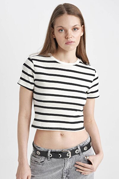 DeFacto Coool tailliertes, gestreiftes, geripptes Kurzarm-T-Shirt A7646AX24SM