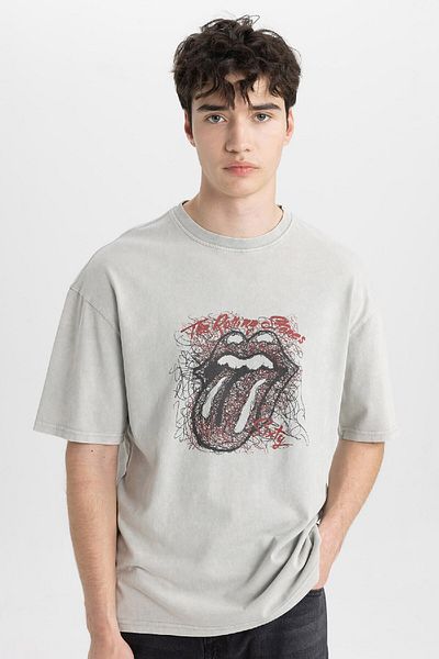 DeFacto Rolling Stones Comfort - Άνετο κοντομάνικο μπλουζάκι με λαιμόκοψη B5524ax24sp