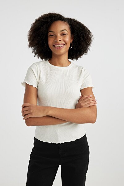 DeFacto Vypasovaná košile s krátkým rukávem s výstřihem a výstřihem Základní jednoduché tričko s krátkým rukávem K7064Az24Sm