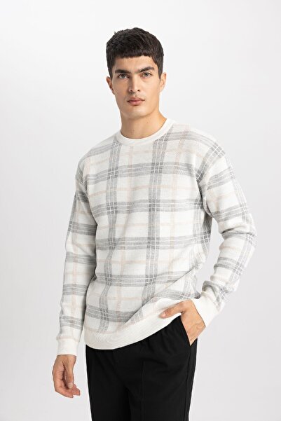 DeFacto Gemusterter Strickpullover mit normaler Passform und Rundhalsausschnitt Y0619az24sp