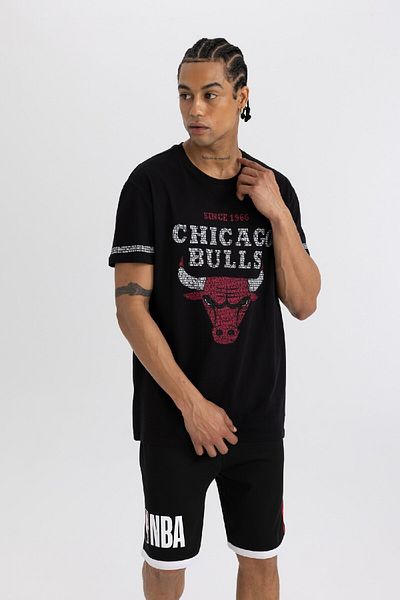 DeFacto Μπλουζάκι Chicago Bulls Regular Fit Crew με κοντό μανίκι N7498az24sm
