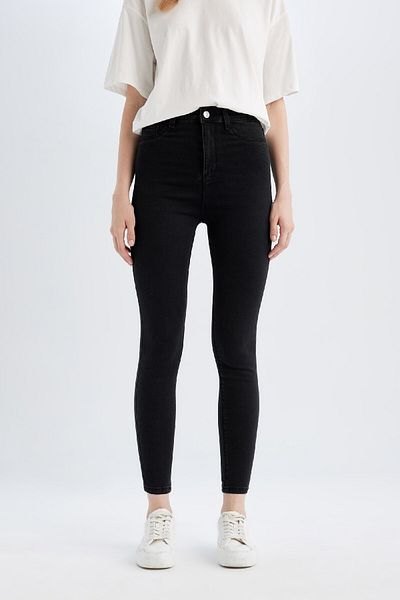 DeFacto Jegging mit hoher Taille – Basic-Jeans mit schmalem Bein B7498ax24sp