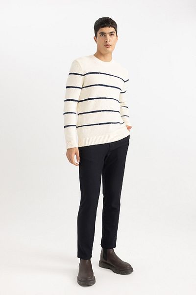DeFacto Standard Fit Regular Cut Gestreifter Strickpullover mit Rundhalsausschnitt B8887ax23wn